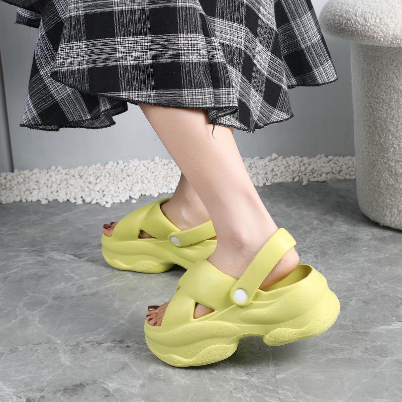 Women's Lightweight EVA Sponge Heel Cross-Strap Outdoor Platform Sandals for Summer Beach Wear