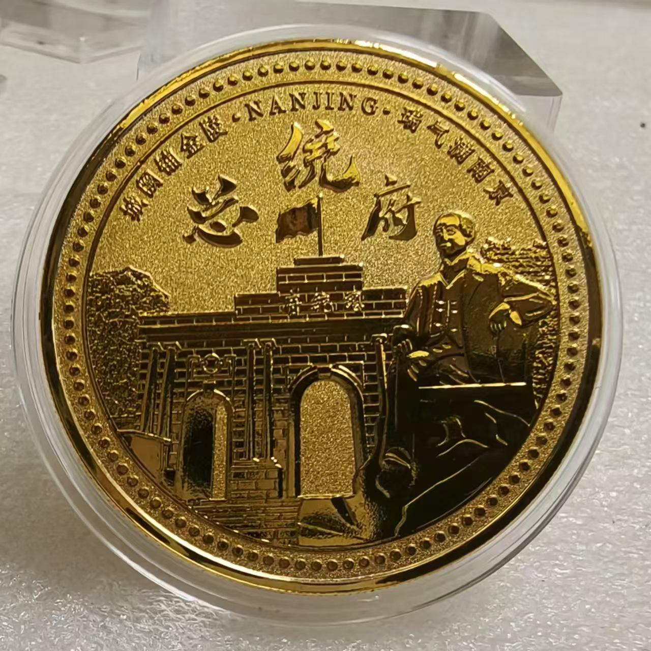 

Золотые монеты Нанкина: Гора Нюшоу, храм Конфуция, музыкальная платформа и музейный мемориал 50*3mm