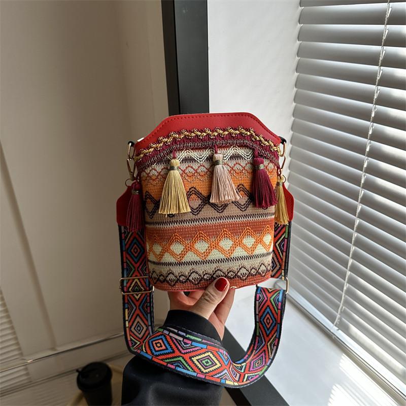 Stylish Minimalist Crossbody Bag For Women Trendy Fall Small Square Design