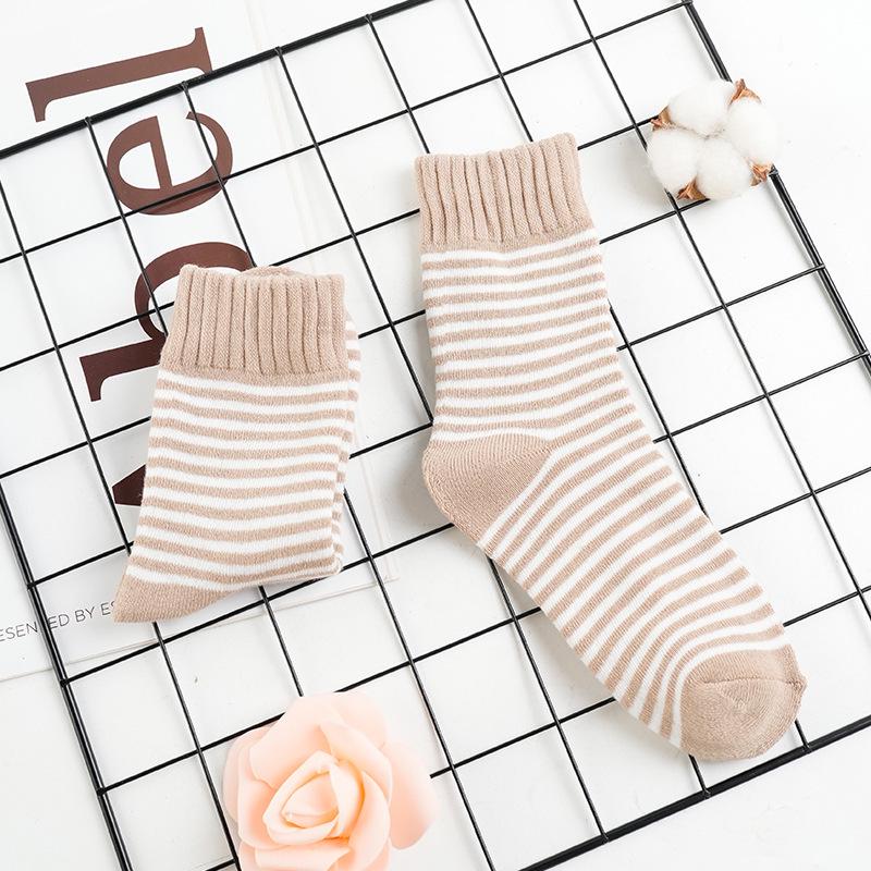 

Women s Striped Mid-Calf Terry Socks: Thickened, Anti-Pilling, Versatile Korean-Style for Autumn/Winter Warmth One Size
