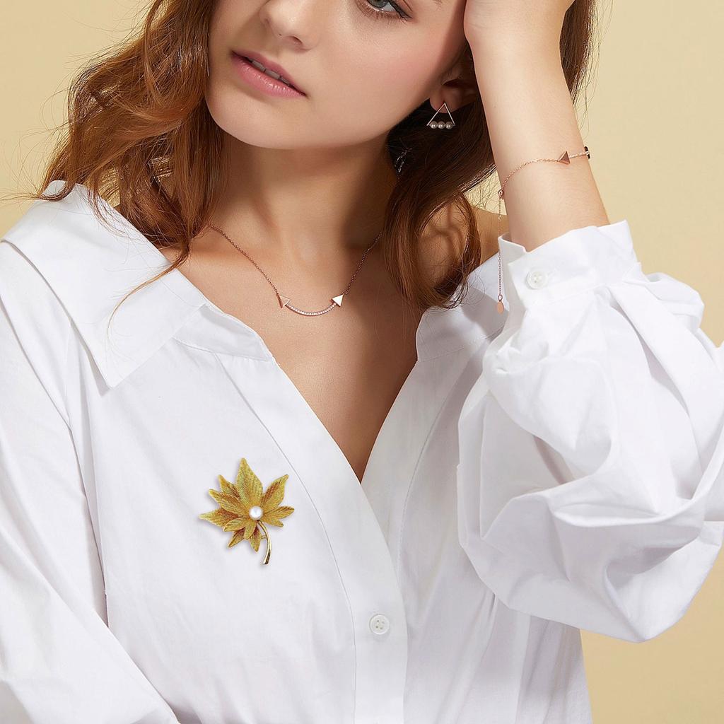 Elegant Maple Leaf Brooch With Secure Closure Clothing Fastener For Women Fashion Jewelry Party Garment Accessories