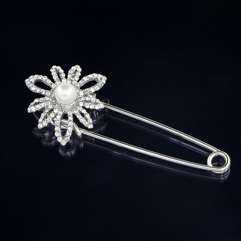 Minimalist Daisy Brooch & Silk Scarf Buckle with Rhinestone Pearl