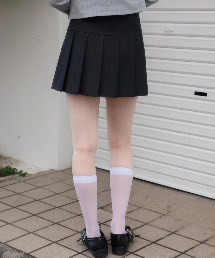 Rose Franz Double Buckle Pleat Mini Skirt [Charcoal]