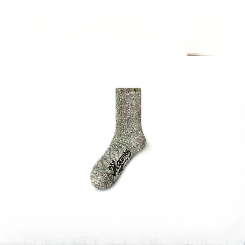 Men's Long Wool Socks Made of Cashmere. Thickened for Warmth In Autumn and Winter. with Added Insulation and Anti-odor Features.