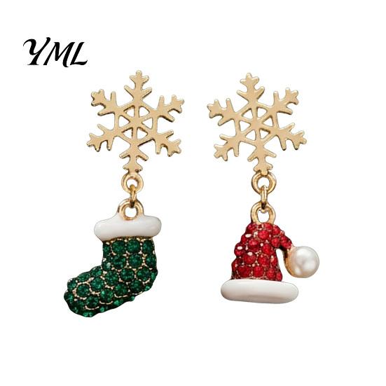 Christmas Party Outfit Accessories 1 Pair Earrings, Sparkling Snowflake Red Santa Hat Green Elegant Holiday Dangle Earrings Stocking Asymmetric