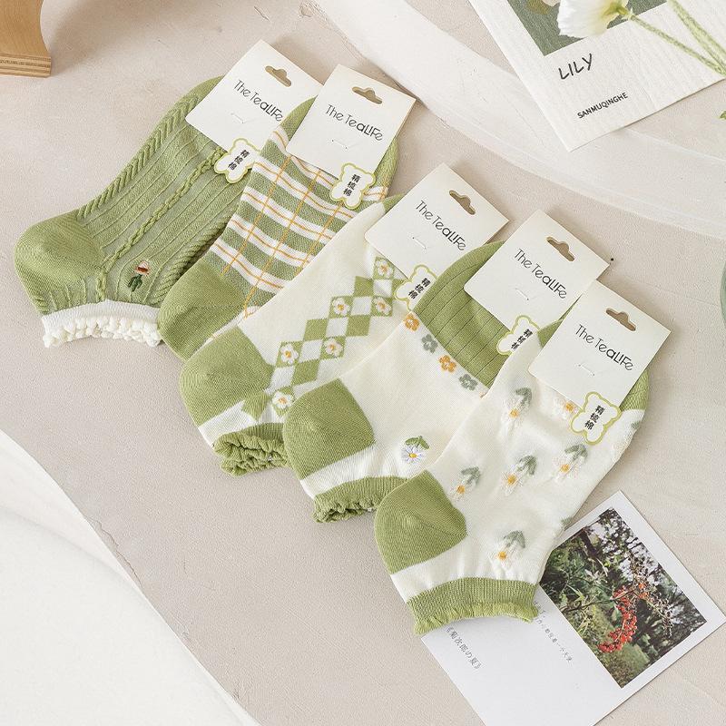 Ladies Summer Thin Simple and Comfortable with Sweet Small Fresh Light Mouth Green Socks