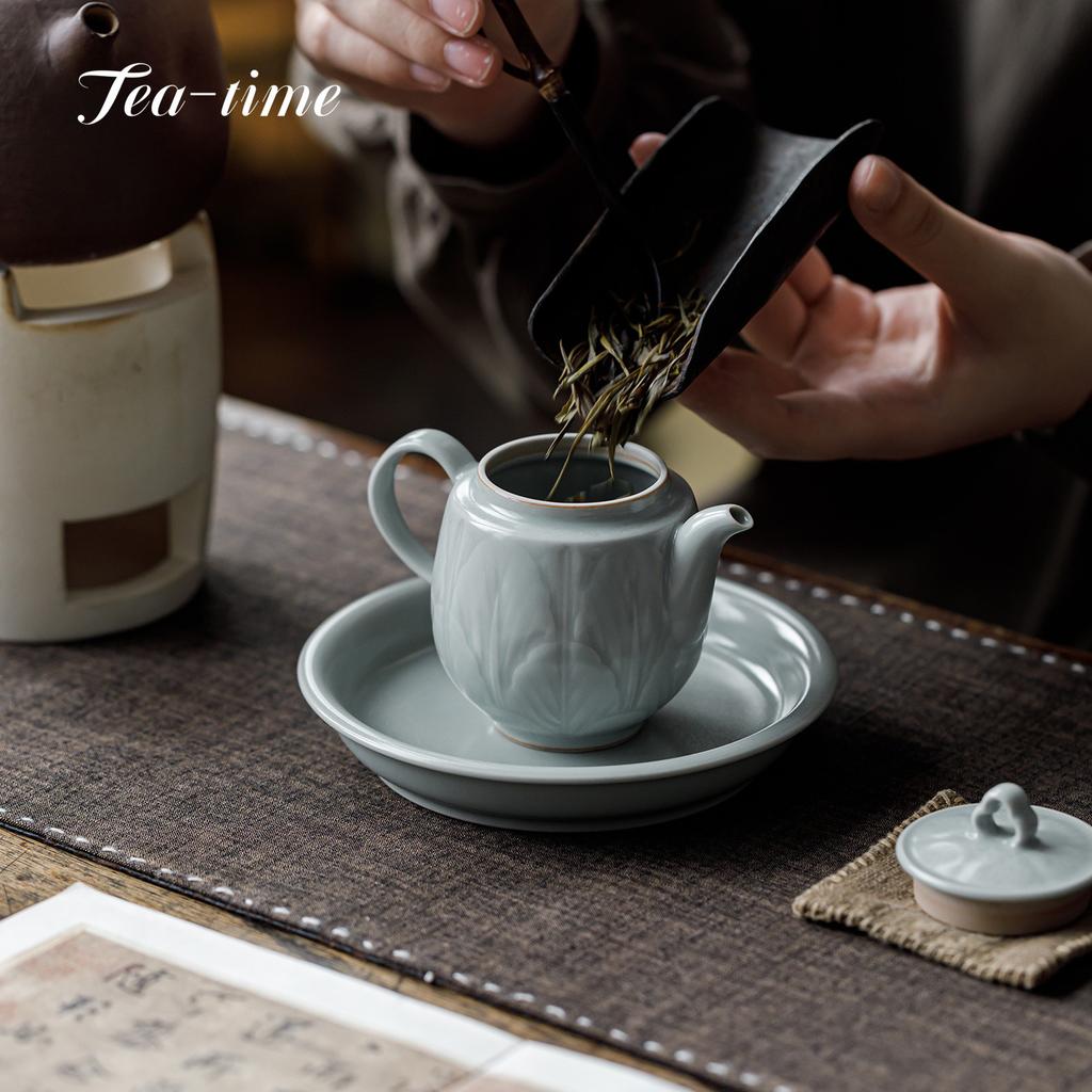 Sky Blue Ru Porcelain Tea Infuser Teapot Relief Ceramic Tea Brewing Kettle Tea Teapots With Filter Chinese Puer Tea Ceremony
