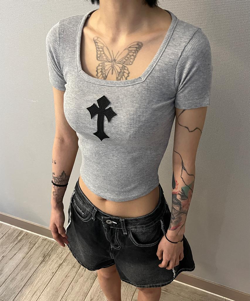 Bonseullipi Cross Square Neck T-Shirt (Gray)