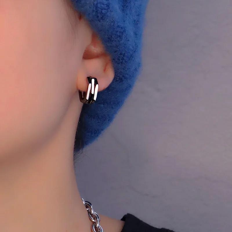 Silver Plated Geometric Staggered Earrings Personalized Fashion Intertwined Ear Clasps Hip Hop Jewelry for Men and Women