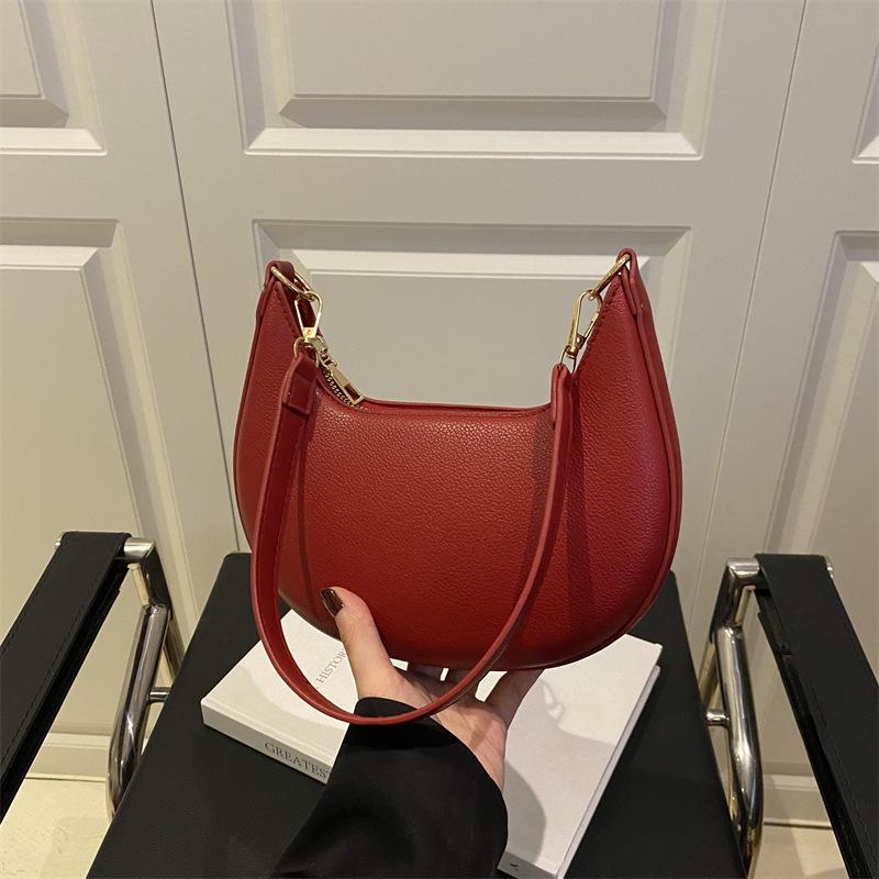 

Solid color casual 225 large capacity spring new simple crescent personality shoulder armpit women s bag чёрный