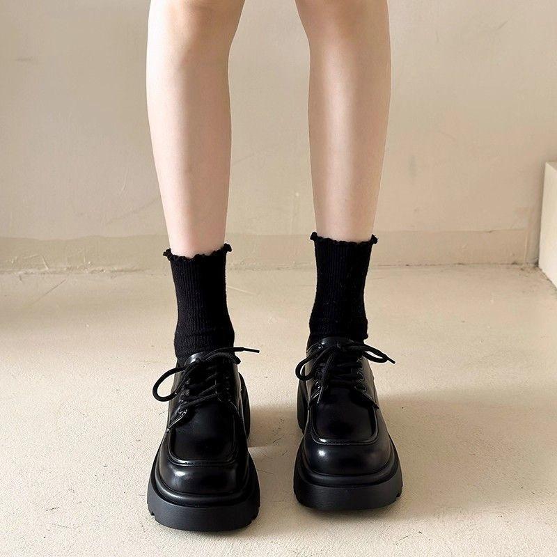 

Маленький мужчина толстоподошвенные увеличивающие рост маленькие кожаные туфли женские весенне-осенние новые черные одинарные туфли на шнуровке 40
