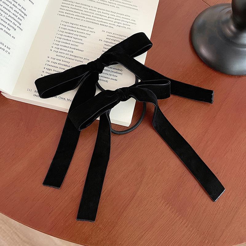 Jennie sametová mašlička do vlasů: Baletní styl doplňku pro copánky