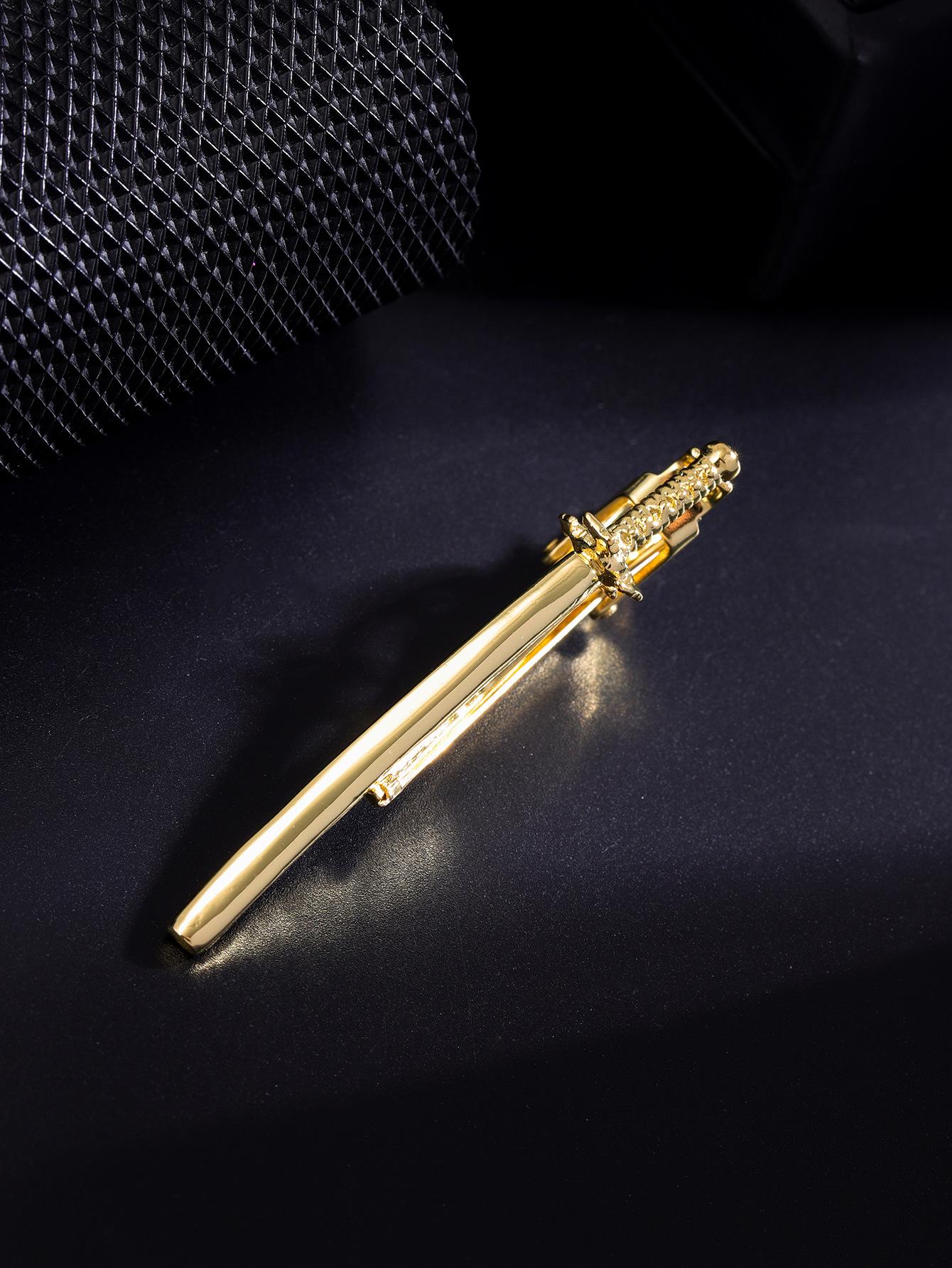 

Елегантний золотий затискач для краватки : Дизайн «Ножиці та пір я» для чоловічого офіційного одягу