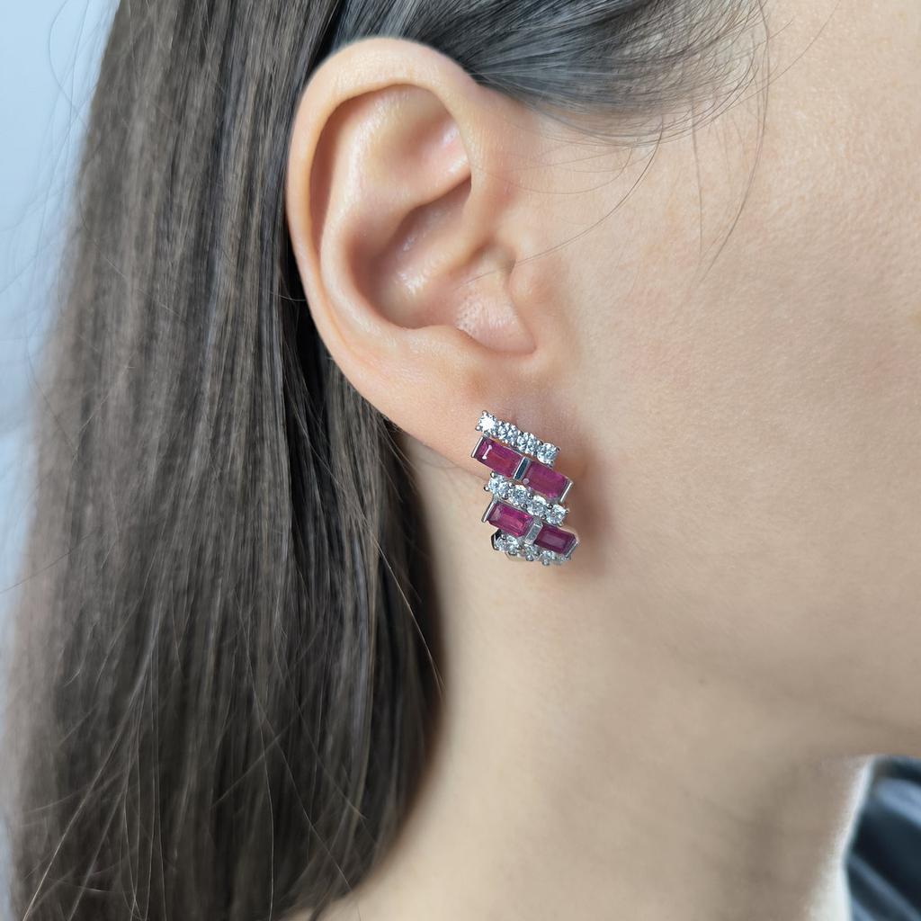 Серебряные серьги с натуральным рубином 6.107ct, фианитами (2205043)