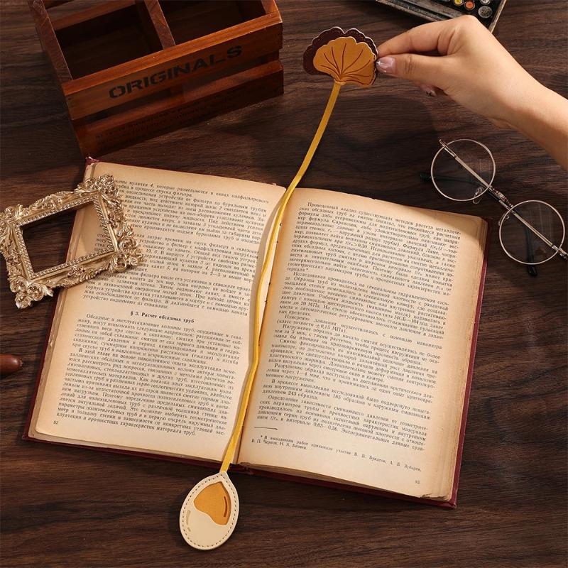 1 Piece Multi Functional Faux Leather Bookmark with Floral Patterns Page Number Marking Student Stationery Bookmarks