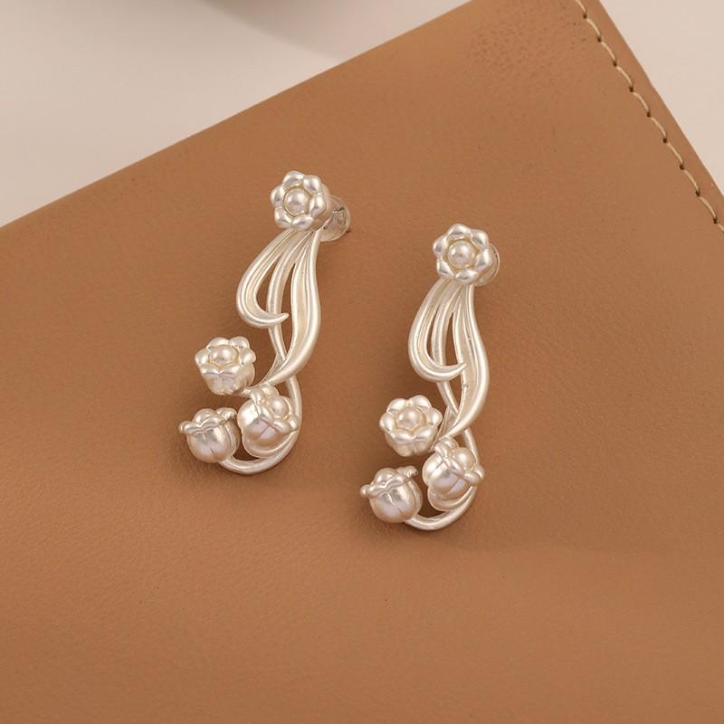 Elegant French Retro Lily of the Valley Jewelry Set: Earrings, Necklace, Bracelet