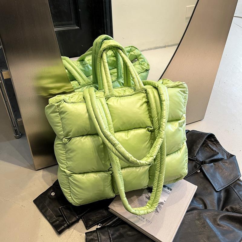 Large-capacity Cotton Clothing Bag Women's Autumn and Winter Versatile New Casual Shoulder Bag Popular Commuter Tote Bag