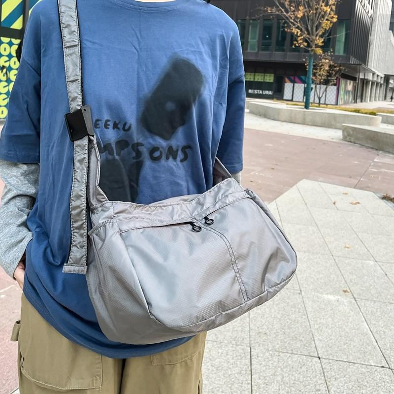 Neue vielseitige lässige leichte Sport-Schultertasche, trendige wasserdichte Nylon-Stofftasche, Dumpling-Tasche mit großem Fassungsvermögen, Umhängetasche