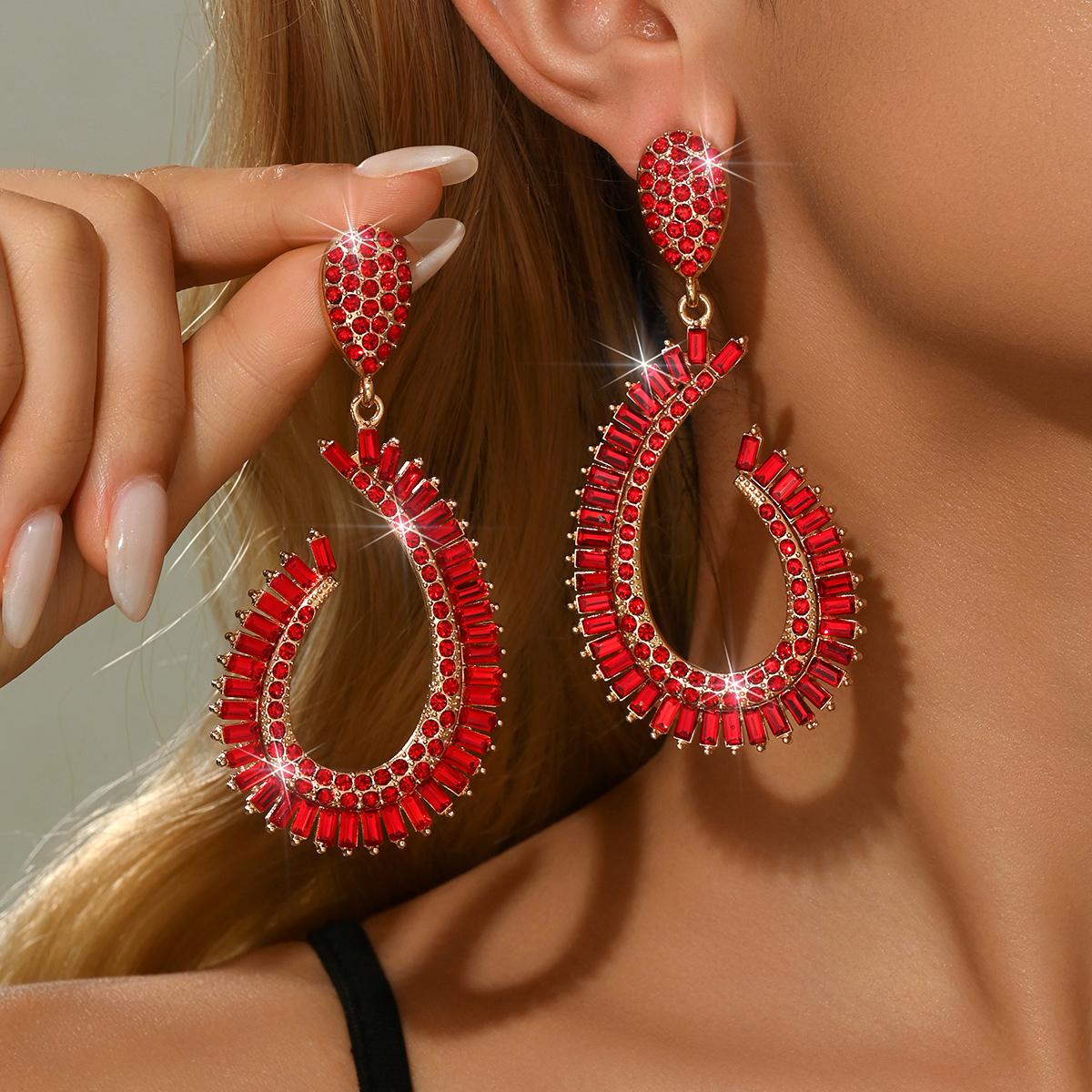 

European and American design style, personality trend, super sparkling geometric ear accessories, versatile to wear