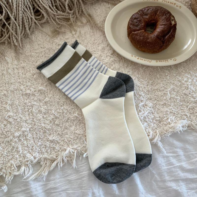 Women's New Autumn Products All Kinds of Striped Color Curled Edge Boneless Yuezi Tube Pile Socks
