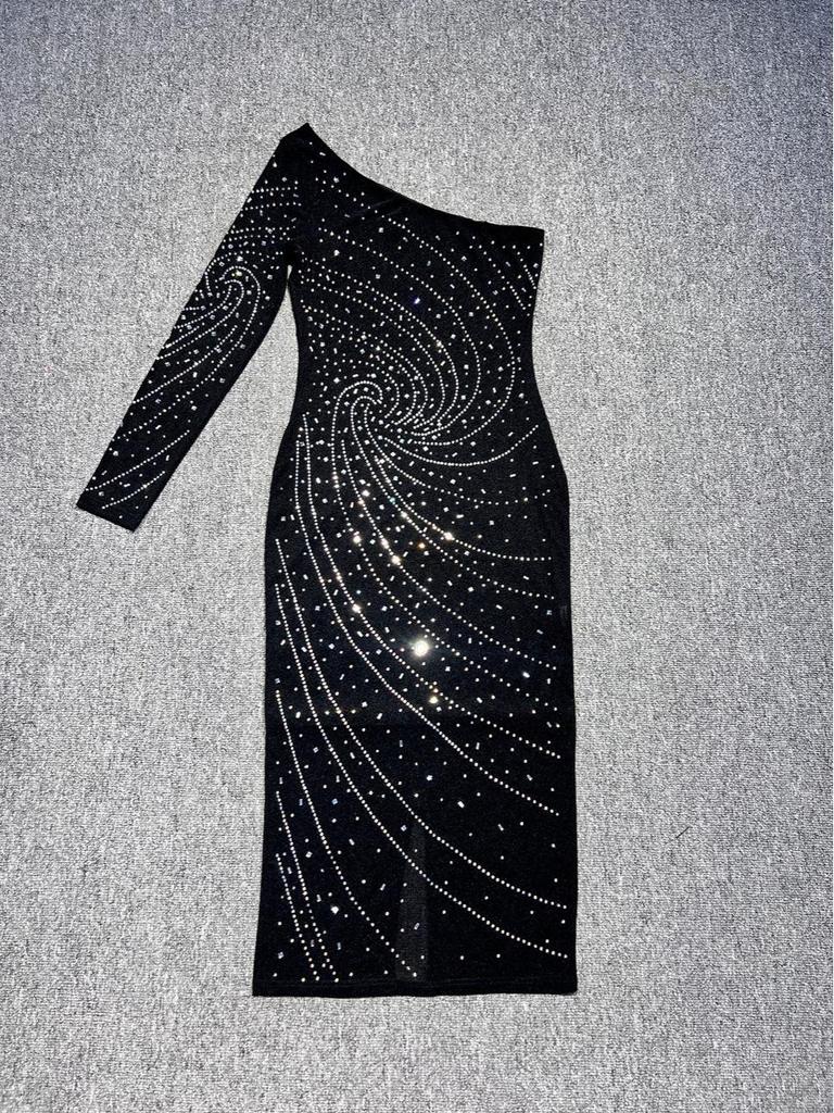 High-End Women's One-Shoulder Slimming Dress with Rhinestone Detail