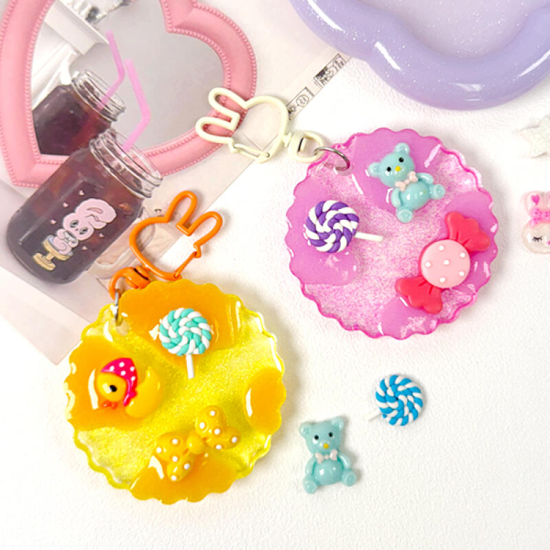 Making a Sweet Dessert Resin Keychain - 1-Person Set