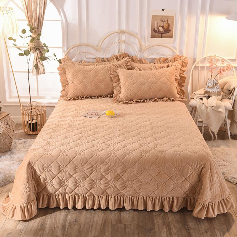Warm Winter Crystal Velvet Quilted Bedspread with Lace Edge, Cotton-Padded, Double-Sided, Non-Slip Tatami