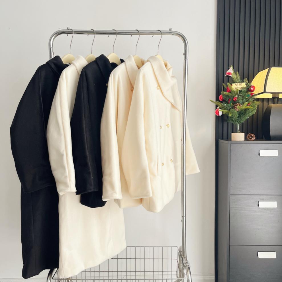 Xin Xing Women's Multi-color Tweed Wool Overcoat with Gold Buttons & Thin Belt – Winter 2024 Collection