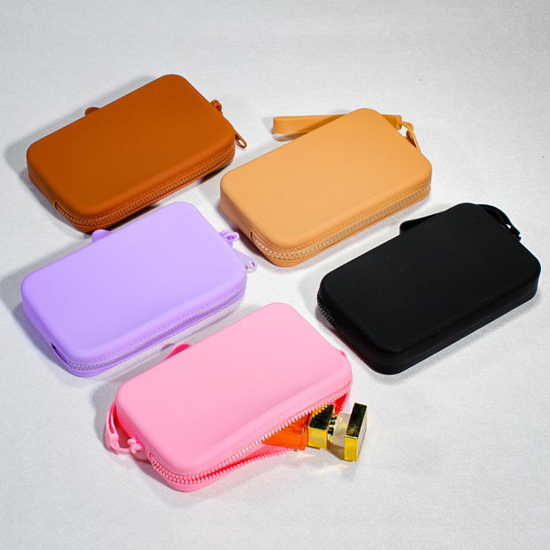 Silicone Zipper Bag: Compact Waterproof Cosmetic and Passport Pouch