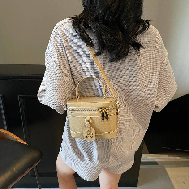 New Fashionable Portable Box Bag Women's Versatile Explosive Commuter Shoulder Messenger Bag