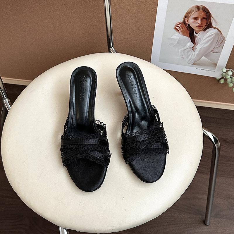 

French pointed head beautiful high-heeled slippers female summer skirt fairy style high heels round head with cool slippers 35 чорний