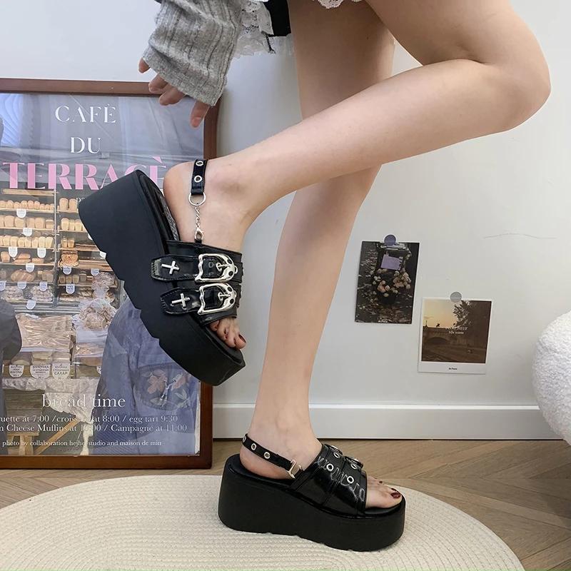 Fashion 2024Women Summer Slippers Platform Rivet Punk Design Sandals Non-Slip Slids Garden Shoes Fashion Casual Heels Sandals For Female