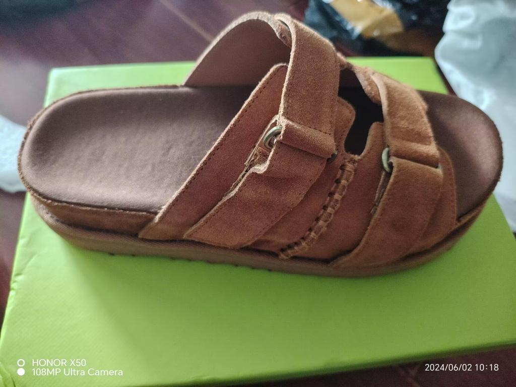 Neue Damen-Plateausandalen für den Sommer 2024: Schnallen, Echtleder, für draußen, mit Absatz, offener Zehenpartie, Muffin-Lederpantoffeln