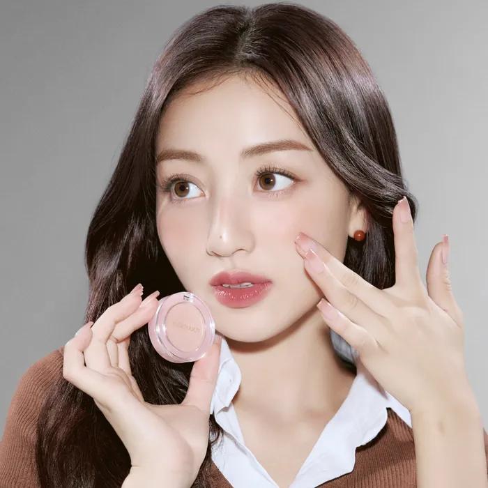 

Tone on blusher 2 colors, choose 1 01 Toasted Nuts