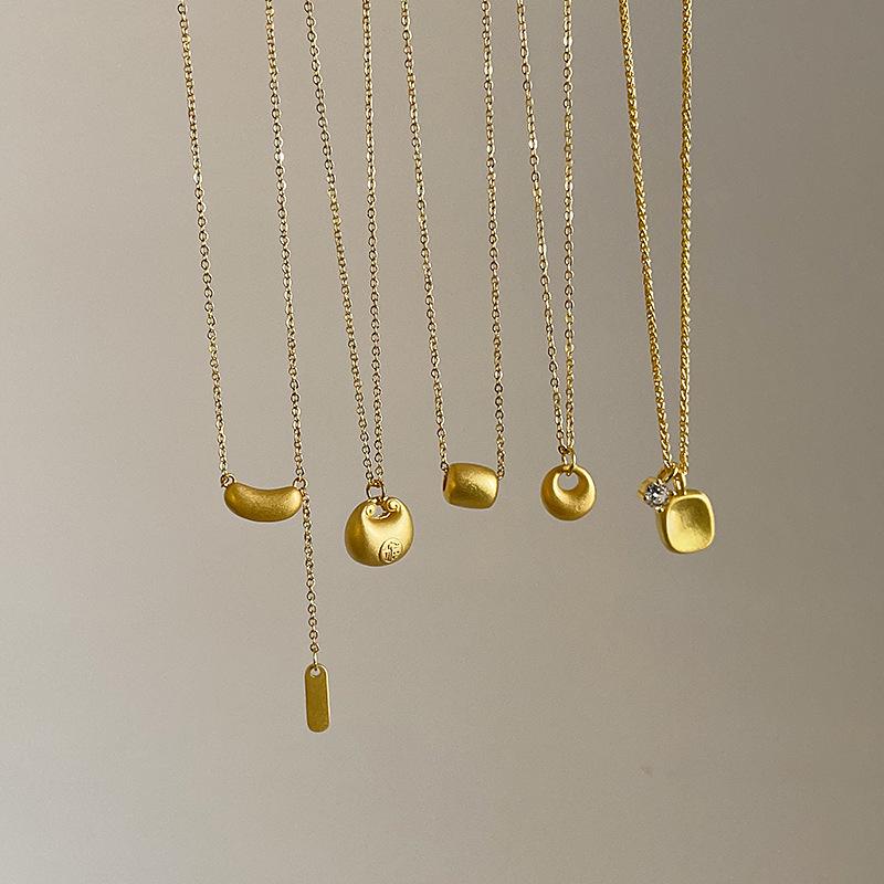 Elegant Gold Yuanbao Pendant Necklace - Versatile Choker for Women’s Fashion