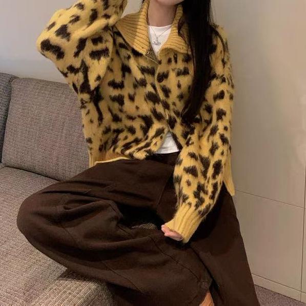 Women's Retro Leopard Knit Cardigan: Thick Leopard Coat for 2025 Autumn/Winter
