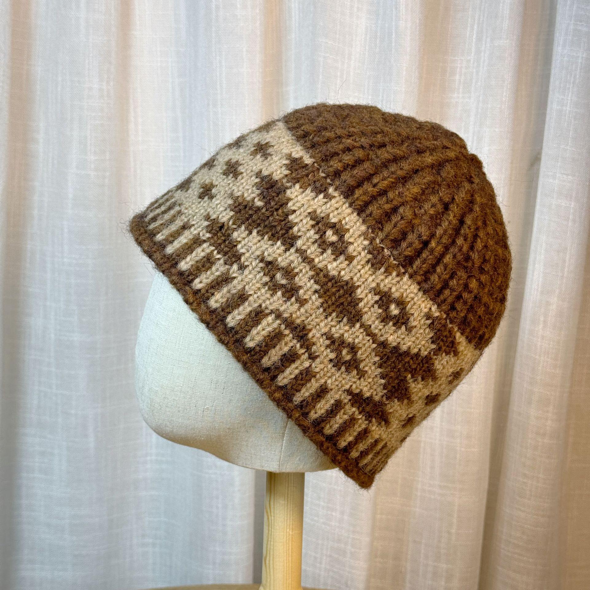 

Ретро Ромбовидная Клетчатая Шерстяная Шляпа для Женщин на Осень и Зиму Нишевый Дизайн Вязаная Шапка Теплая и Защищающая от Холода Шапка Баотоу от Холода one size