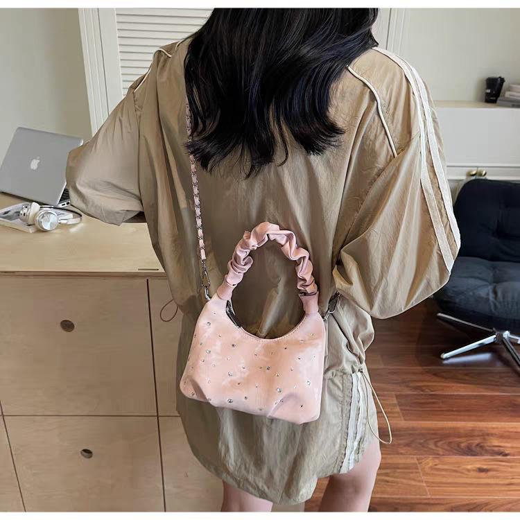 

Нишевая Дизайнерская Сумка Женская Супер Горячая На Цепочке Через Плечо Повседневная С Инкрустацией Алмазами Плиссированная Пельмень 20x11x15 розовый