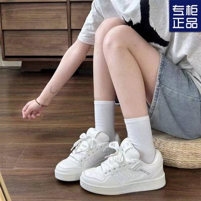 2025 nouvelles chaussures de planche de sport étudiantes décontractées polyvalentes Guochao design de niche simple et tendance chaussures pain chaussures blanches