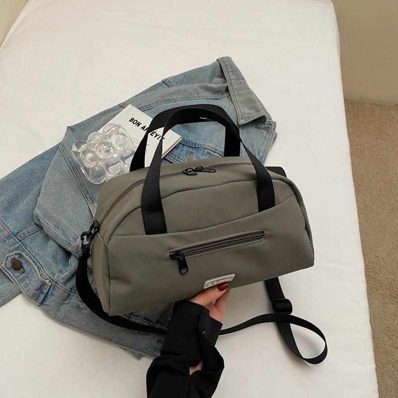 Japanese trend solid color sports messenger bag simple casual men's and women's portable outdoor lightweight baseball bag fashion trendy bag