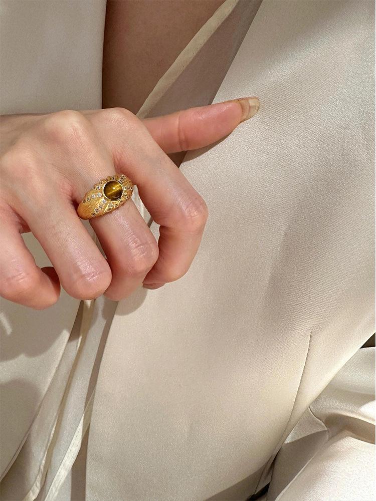 Antique Gold Tiger's Eye Ring with Micro-Paved Zircon Wide Band - Vintage High-End Index Finger Accessory