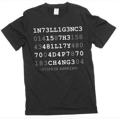 Menns intelligens er evnen til å tilpasse seg endring T-skjorte vitenskap nerd T-skjorte