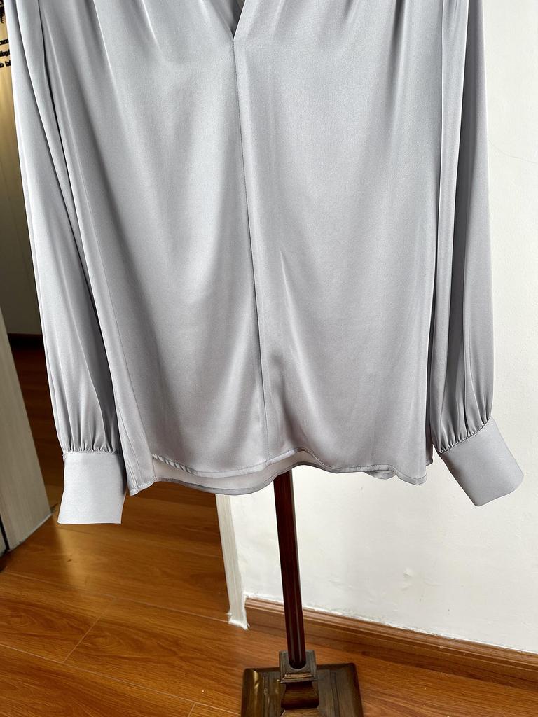 Women's Elegant V-neck Silk Pullover Shirt, Long Sleeve, Loose Fit, Slimming, Mulberry Silk, Perfect for Spring/Summer Commuting.