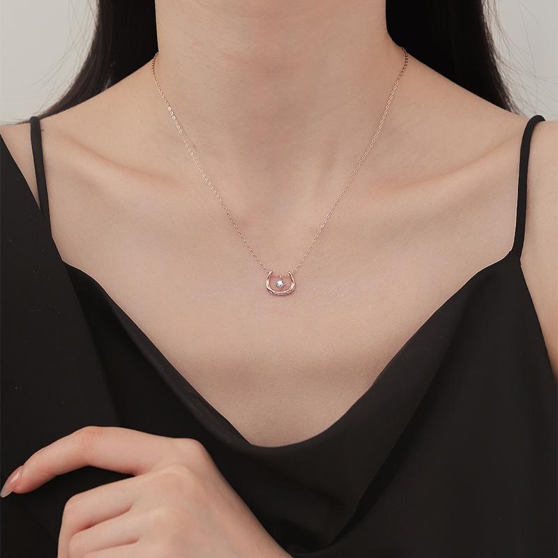 U-shaped Necklace Women's Light Luxury Fashion Simple Collarbone Chain Smart Zircon Pendant Item Jewelry