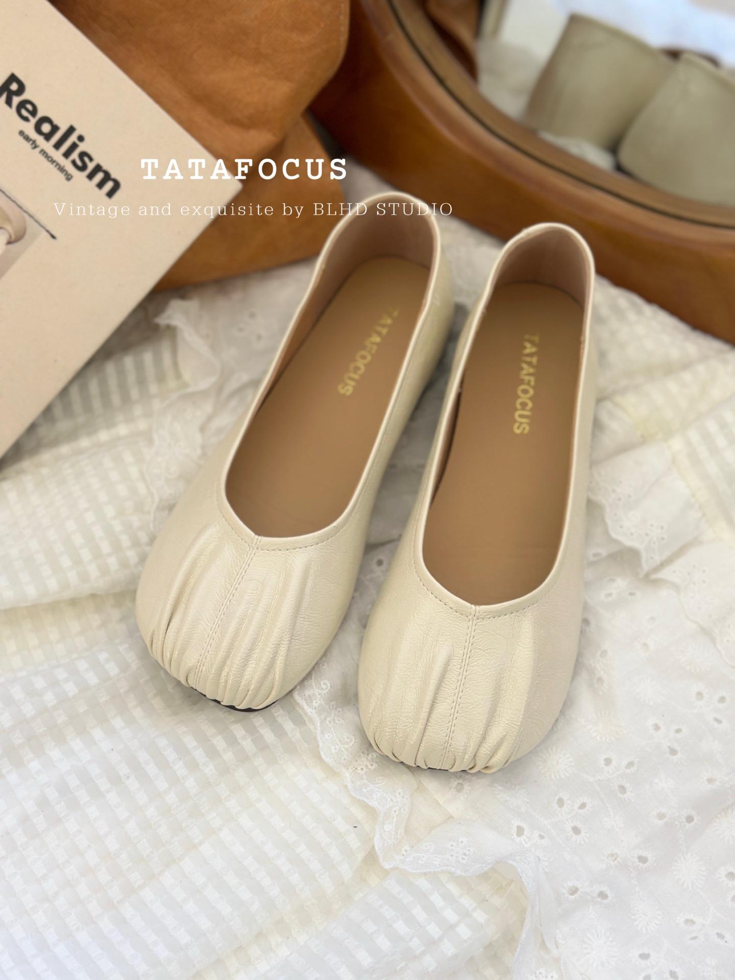 

Retro pleated flat-soled Doudou shoes women s 2025 spring new one-pedal soft-soled grandma shoes shallow mouth with skirt single shoes 35