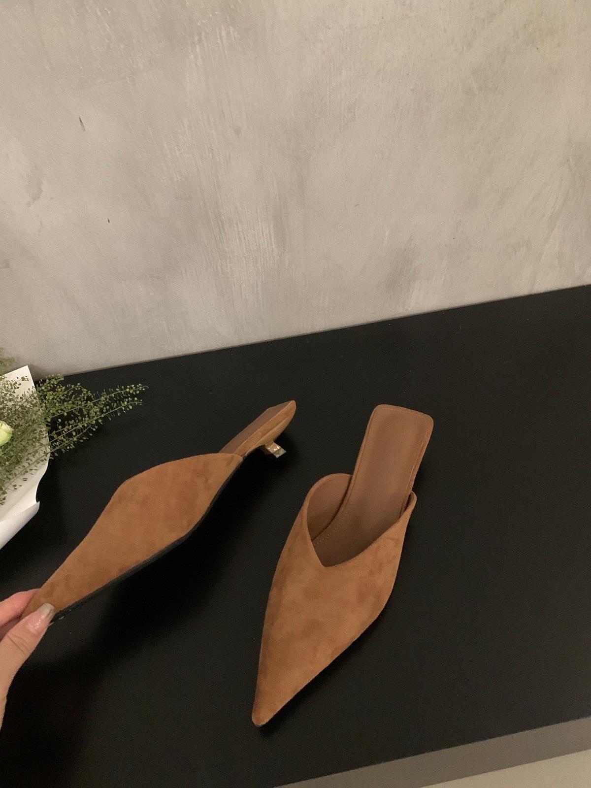 

French temperament thin heel low heel muller cool slippers women s suede pointed cat and bag head half drag 38 світло-коричневого кольору