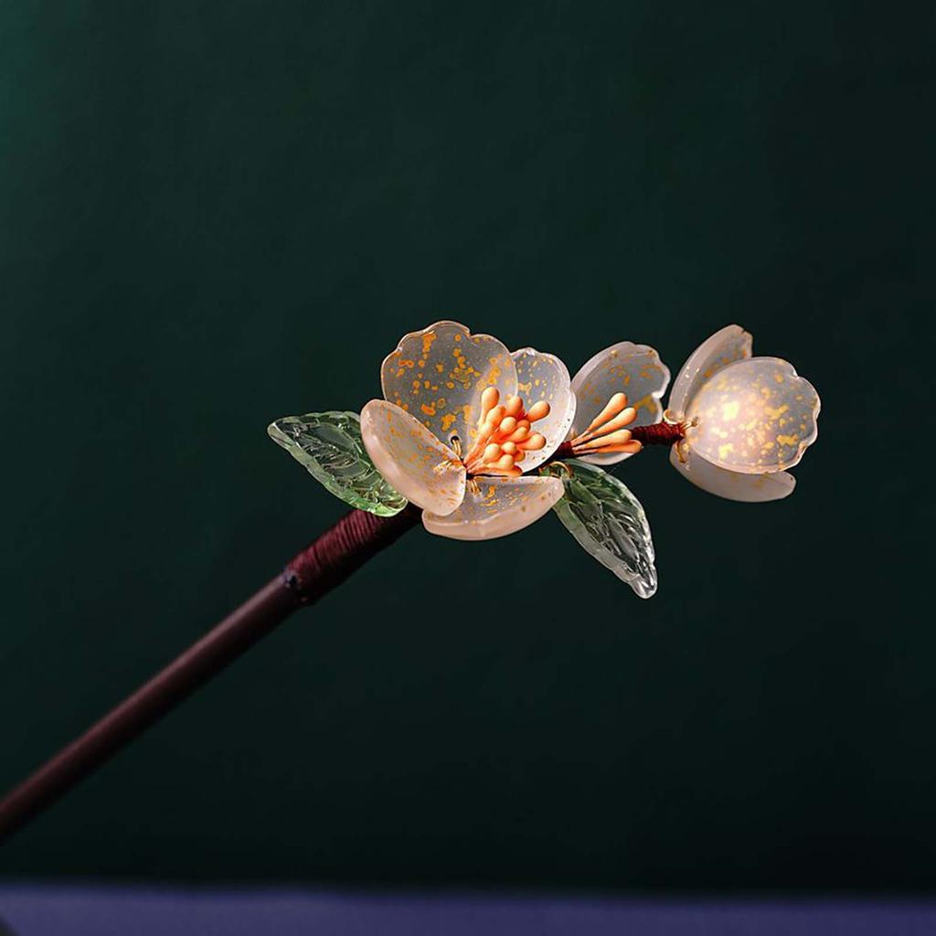 Ancient Style Magnolia Hairpin Artificial Transparent Glass Flower Tassel Hair Stick Wooden Simple Updo Hairpin New Year Gifts