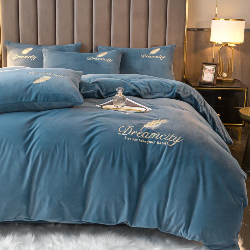 Plush Coral Fleece Winter Bedding Set: Thickened Velvet Duvet Cover, Flannel Bed Sheet, and Pillowcases