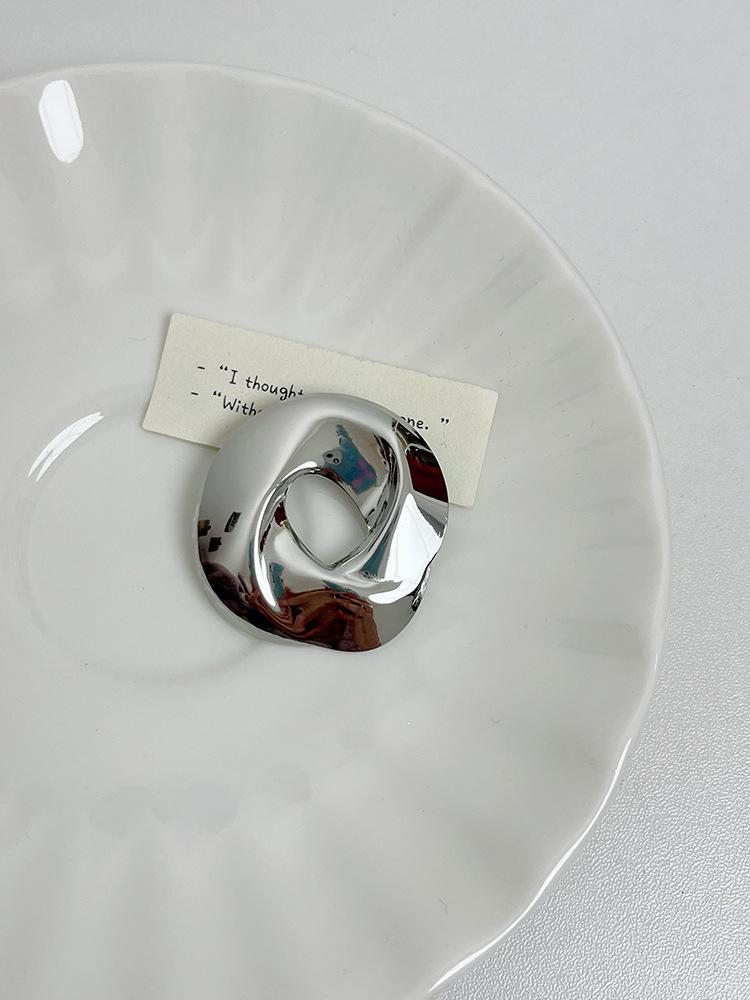 

Геометрическая ажурная металлическая брошь для женщин - Дизайн для высококлассных осенне-зимних свитеров и пальто