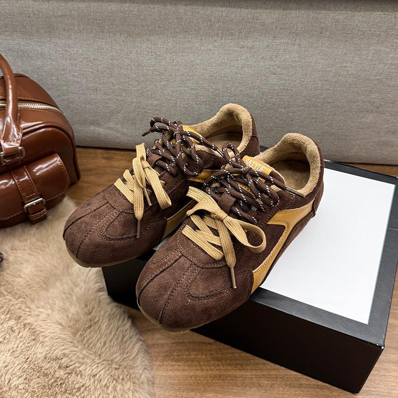2025 Autumn and Winter New Velvet Inner Height Increase Retro Brown Soft Sole German Training Shoes Versatile Casual Korean Version Forrest Gump 